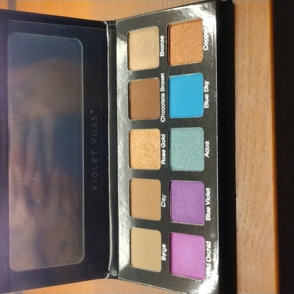 Violet Voss Essentials 2 eyeshadow palette - Picture 5 of 5